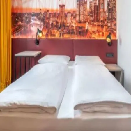 酒店 Campanile Frankfurt 3*